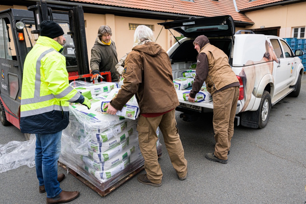 Veškeré krmivo a další potřeby jsou hrazeny z prostředků podúčtu sbírky „Pomáháme jim přežít“. Foto Petr Hamerník, Zoo Praha